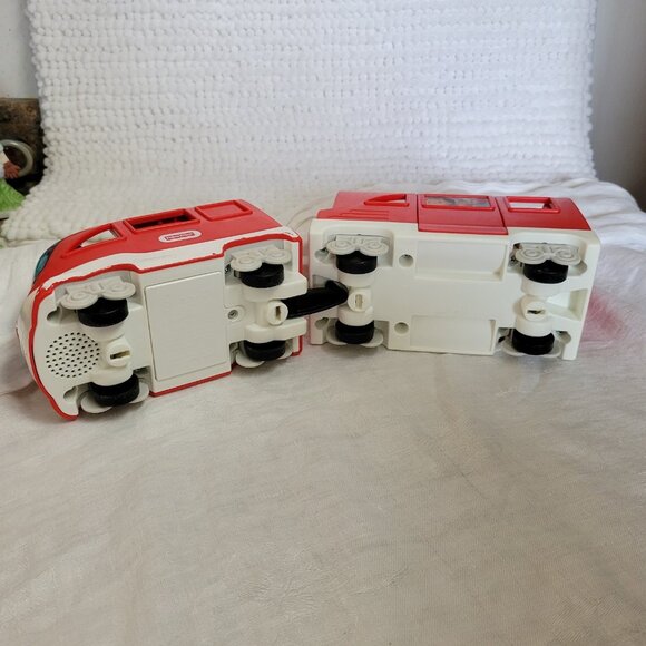 Fisher Price Little People Friendly Passenger Sounds Train 2016 Engine & Car - Picture 10 of 13